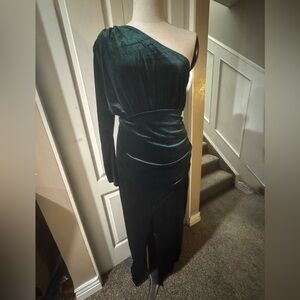 XXL One-Shoulder Velvet Dress in Deep Green with high centre slit